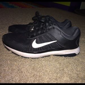 Black Nike tennis shoes