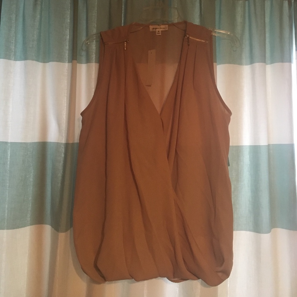 Brand new loose sleeveless blouse