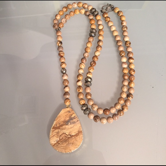 Hand made beaded necklace - Picture 1 of 3