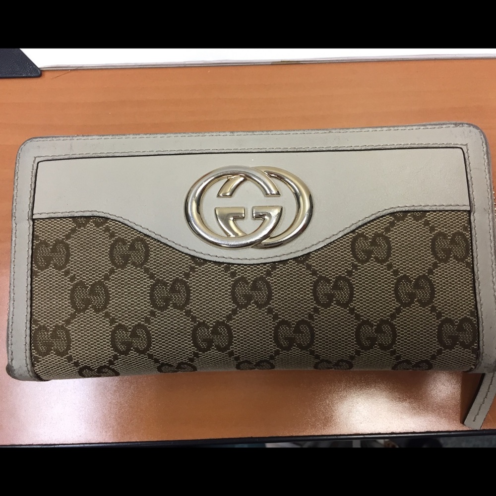 💯 Authentic Gucci Wallet