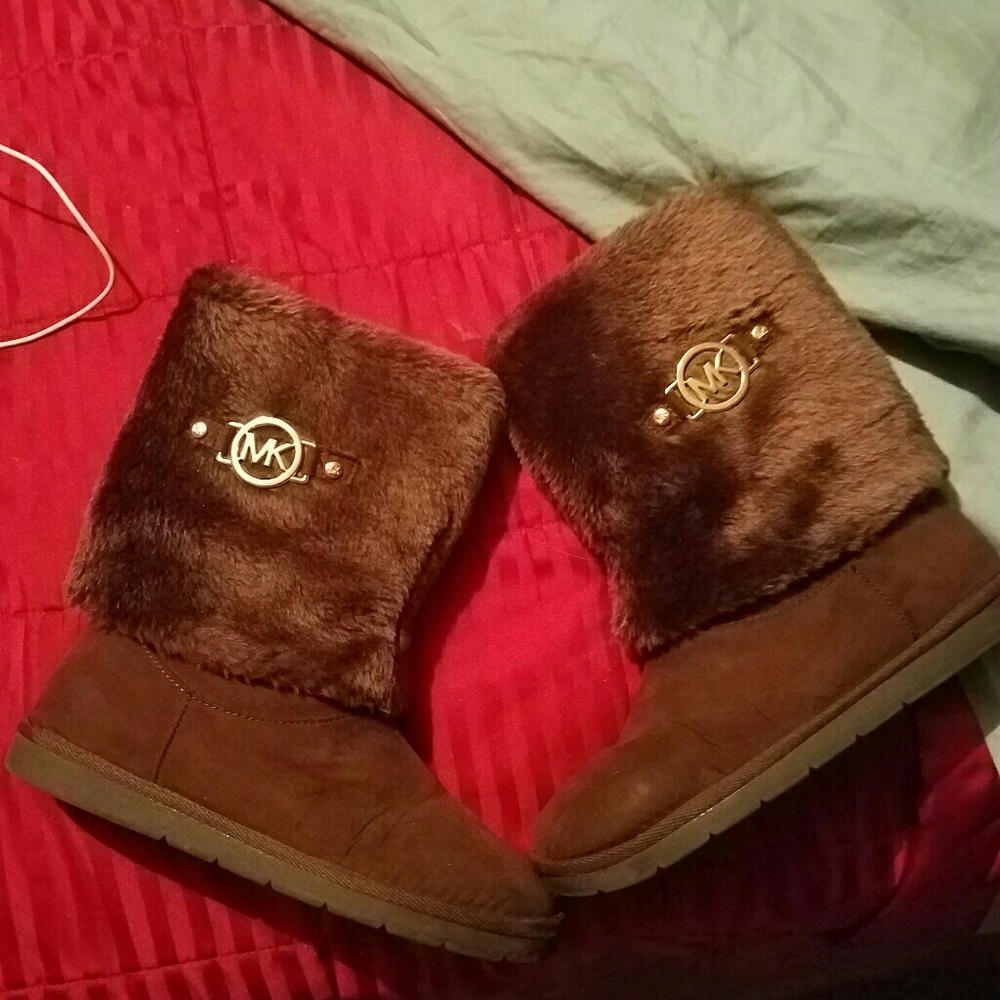 MK fuzzy boots