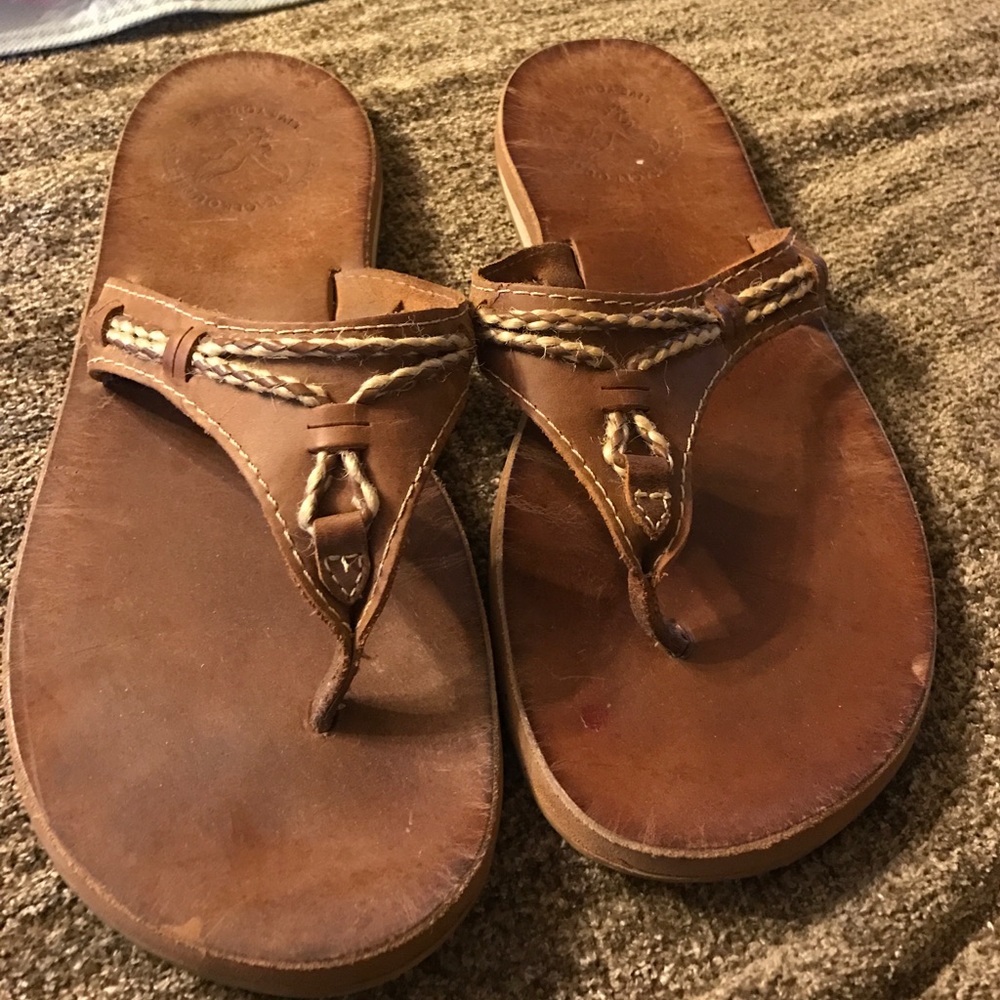 American eagle leather flip flops