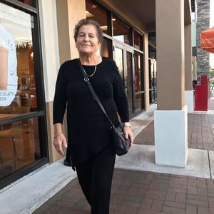 Meet your Posher, Donna holly