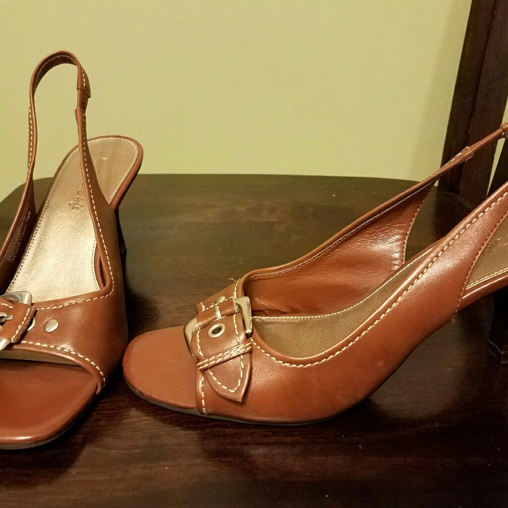 Nickels Soft heels