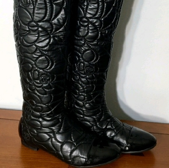 🎉RARE 100%AUTHENTIC QUILTED LEATHER CHANEL BOOTS! - Picture 3 of 4