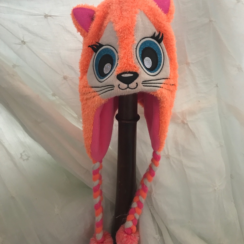 Cat hat not worn but tags taken off