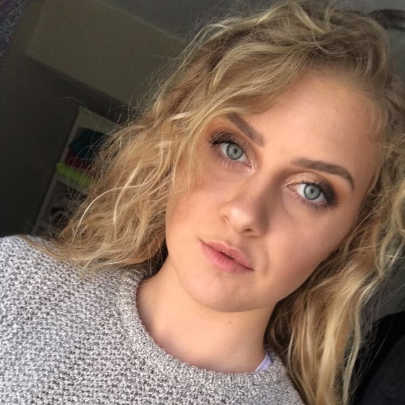 Meet your Posher, Amanda - Picture 1 of 1