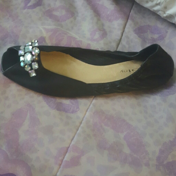 Shoe - Picture 2 of 4