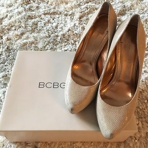 BCBGeneration Snakeskin pumps👠