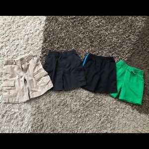 Size 3T - 4 pair of small boys shorts 👦🏼