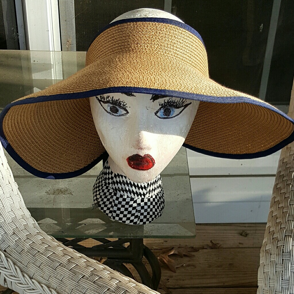 SOLD ####'open-top hat with navy blue trim!