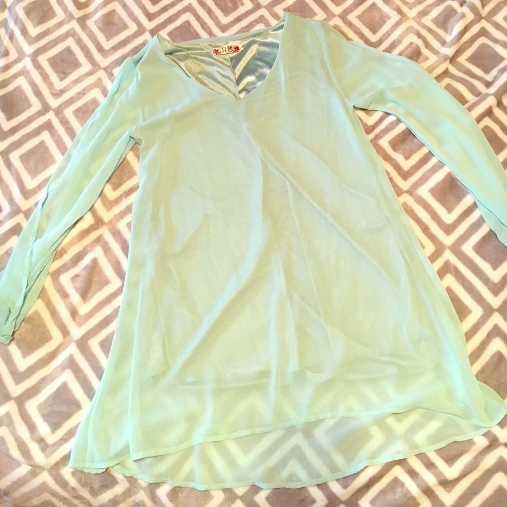 Cut out sleeves. Mini dress.