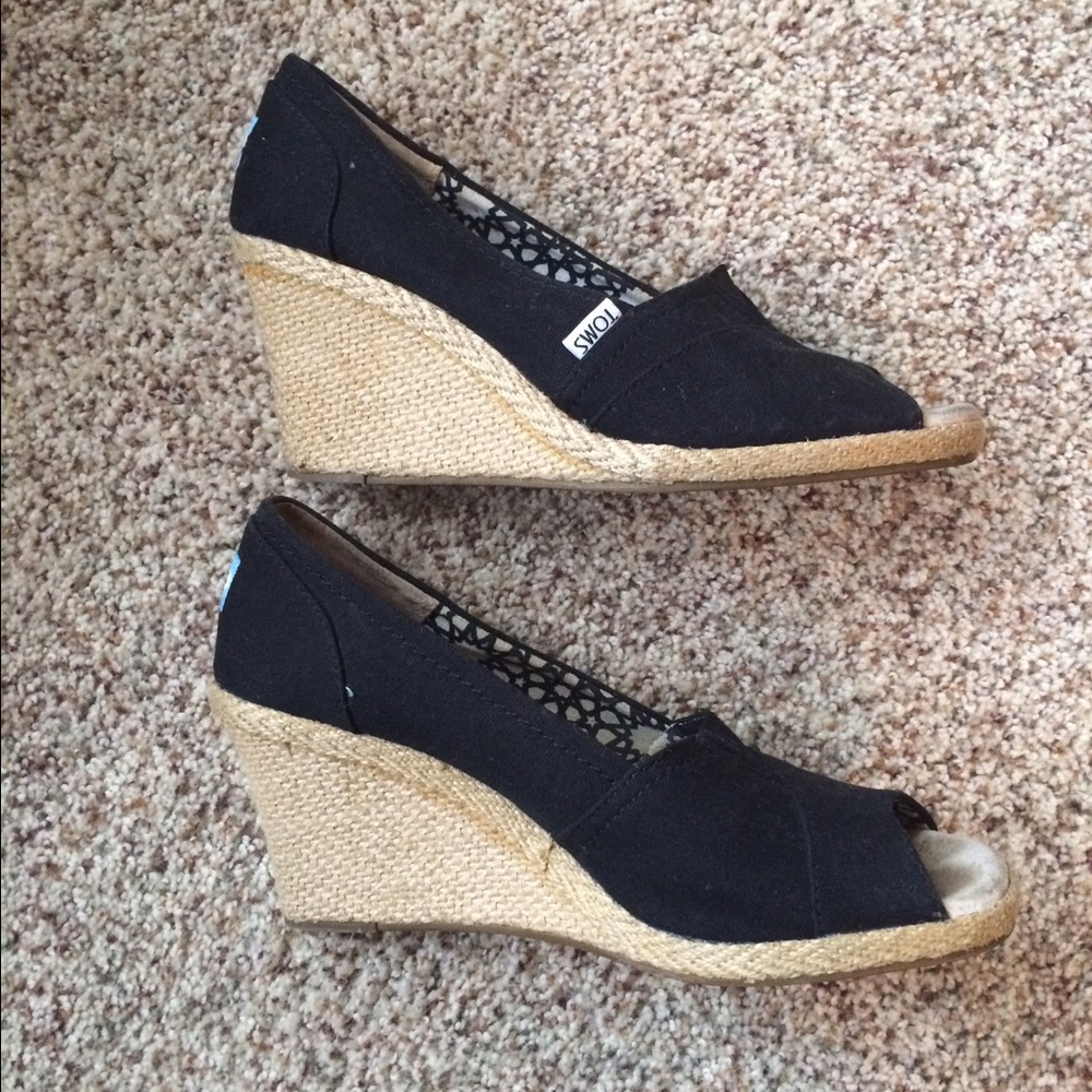 Cute Black & Rattan Size 9.5 Tom's Wedges