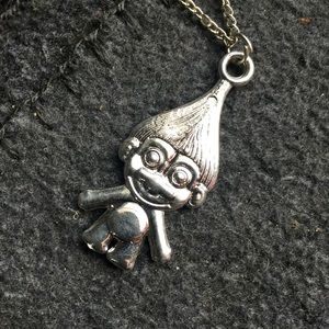 ☺️ cute silver troll necklace! 💕