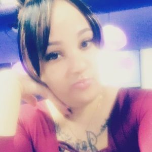 Meet your Posher, Monique