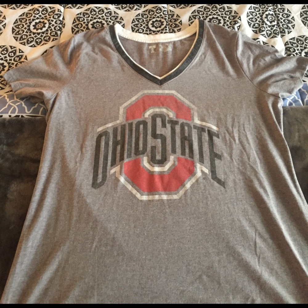 V neck Ohio State t shirt. Great condition