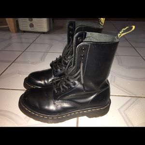 Dr.Marten's Women's 1490 Smooth Black Boots