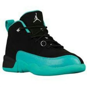 Meet your Posher, Akeia