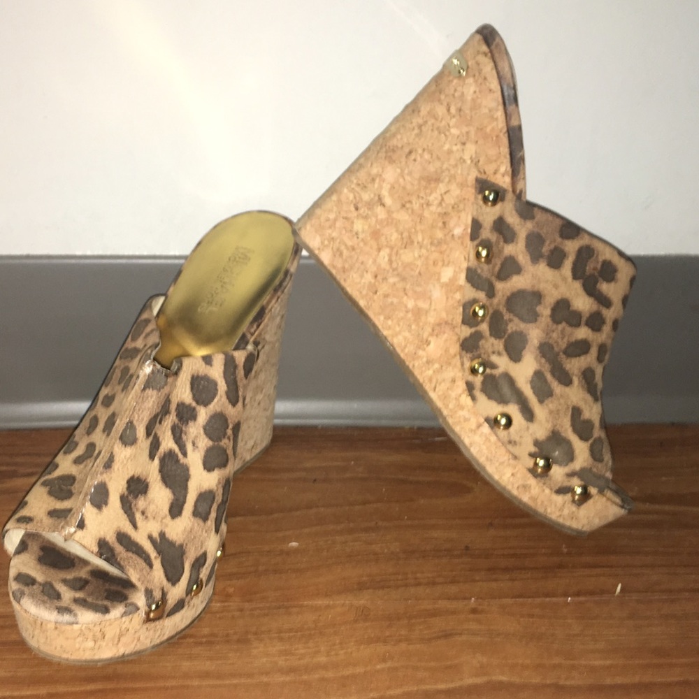 Women's shoe.