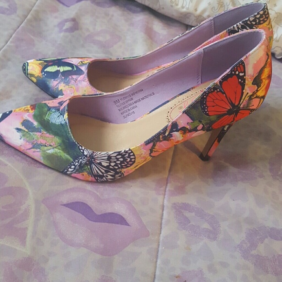 Shoe - Picture 2 of 4