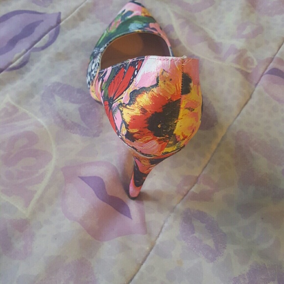 Shoe - Picture 4 of 4