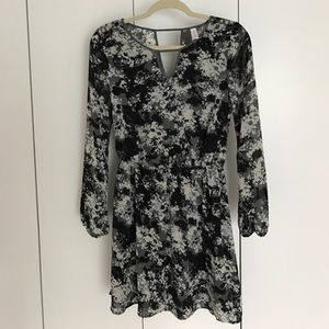 Floral dress with bell sleeves and synch waist