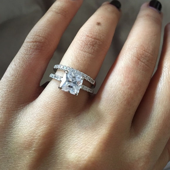 ENGAGEMENT RING SET - Picture 3 of 8
