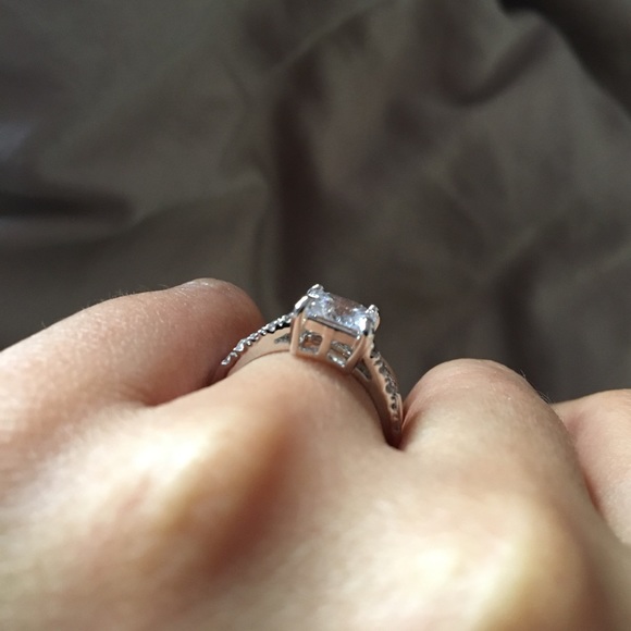 ENGAGEMENT RING SET - Picture 6 of 8