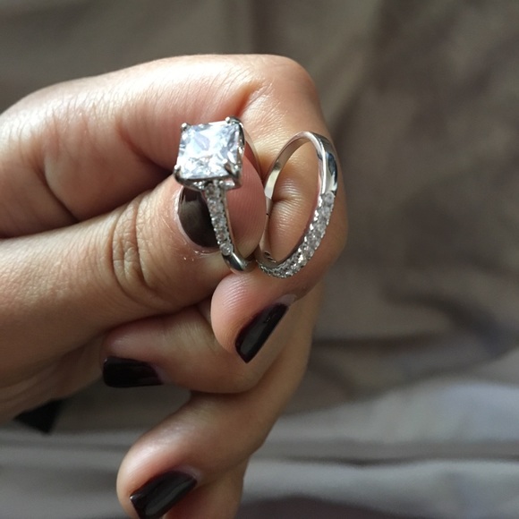 ENGAGEMENT RING SET - Picture 8 of 8