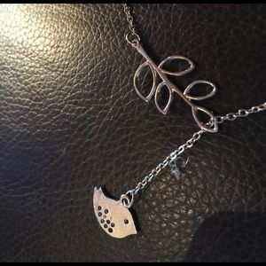 NWT lariat style bird and olive leaf necklace