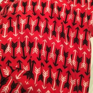 Red with black and white arrows leggings