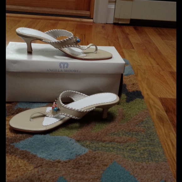 Angela Moore Kitten heels - Picture 2 of 2