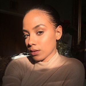 Meet your Posher, Andreina