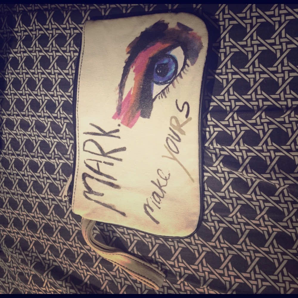 Hand purse fashionable for going out