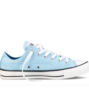 All Star converse- LIKE NEW! size wo. 7, m. 5