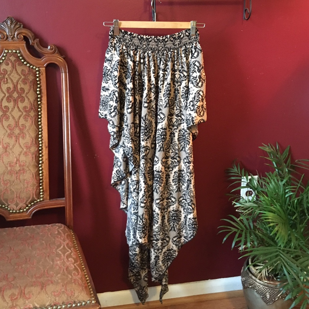 Hi-Low Size Small Skirt
