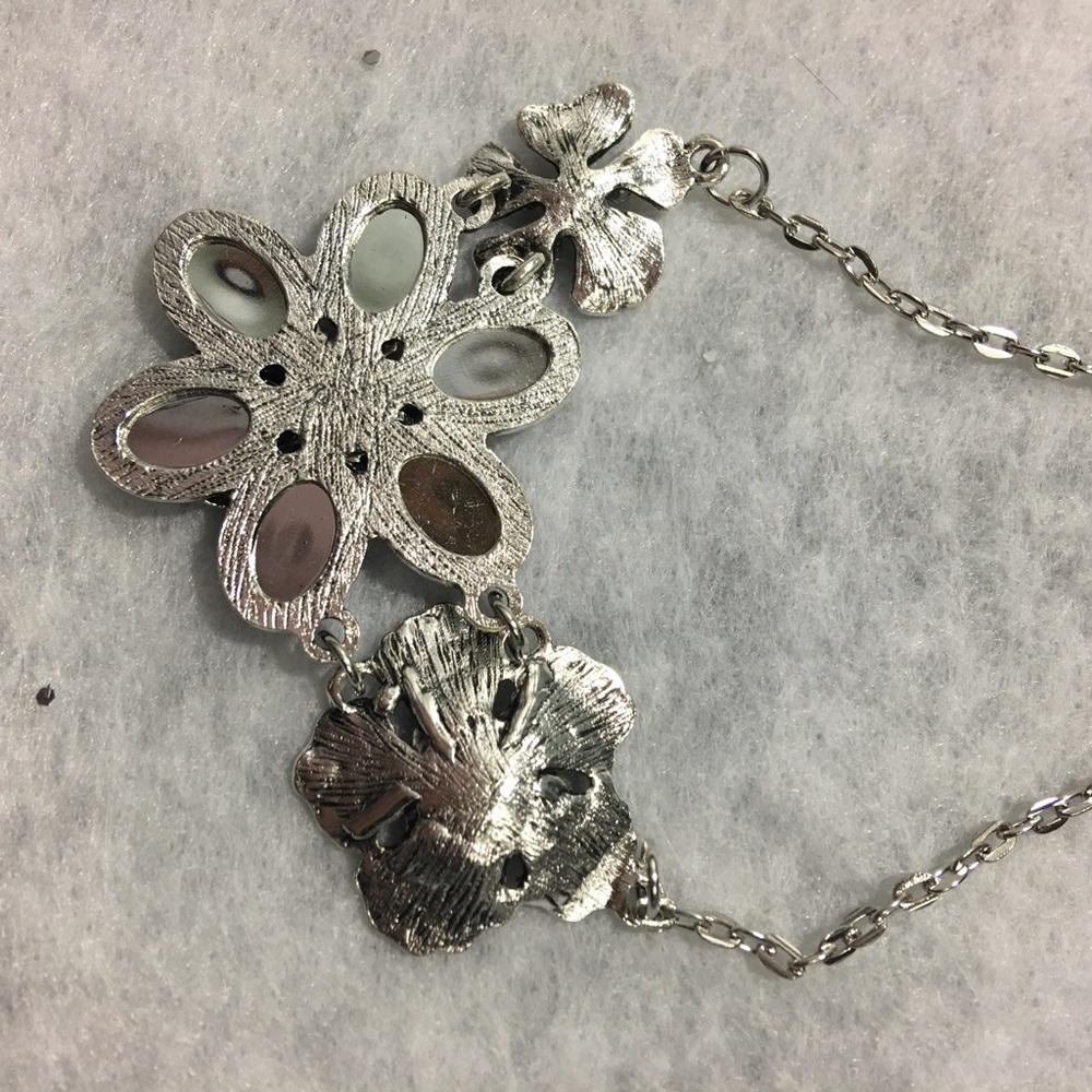 Flower Necklace - Picture 6 of 6