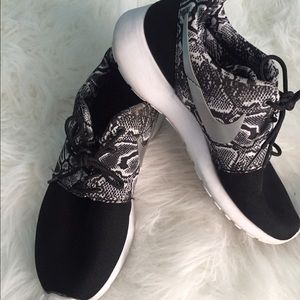Nike Roshe One Print Snake