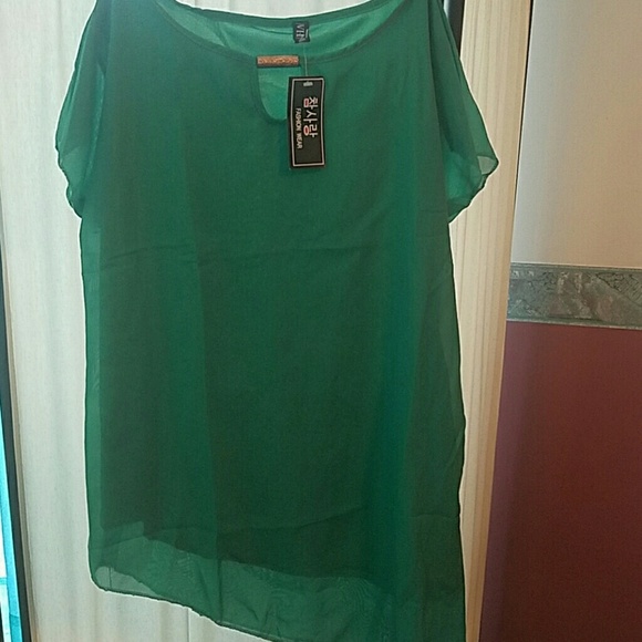 Green top - Picture 3 of 6