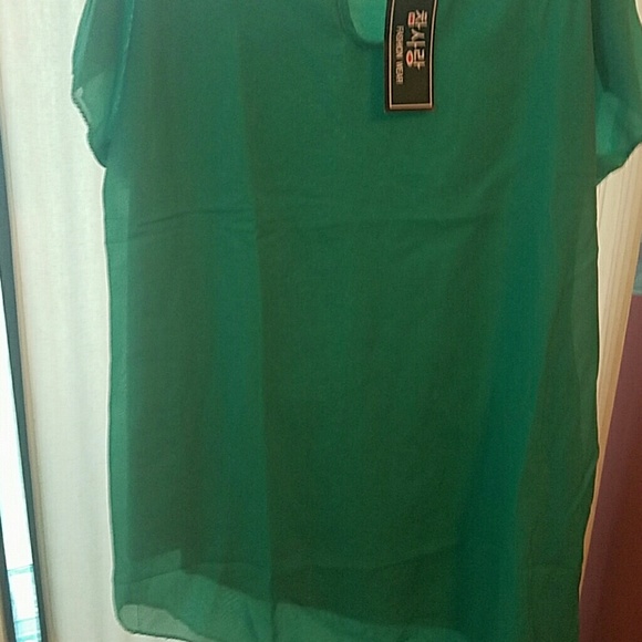 Green top - Picture 4 of 6