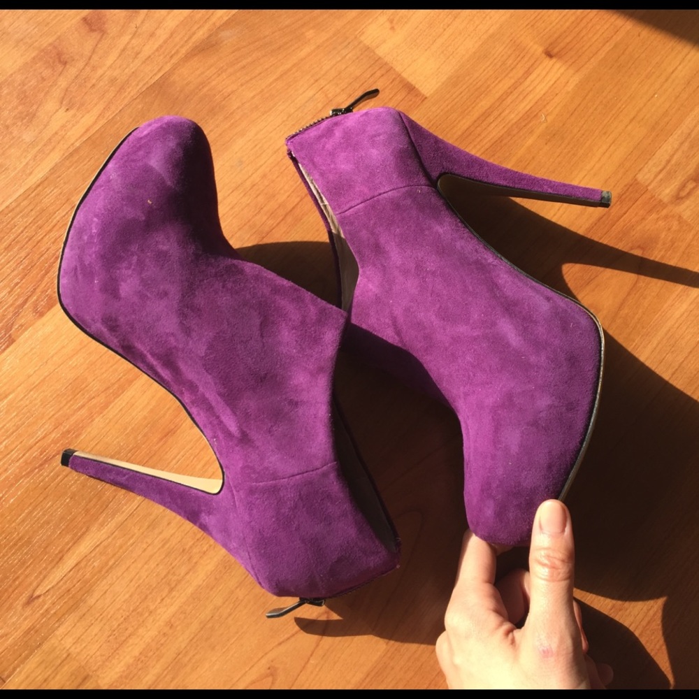 Vince Camuto Jerrell - purple suede booties - 7.5
