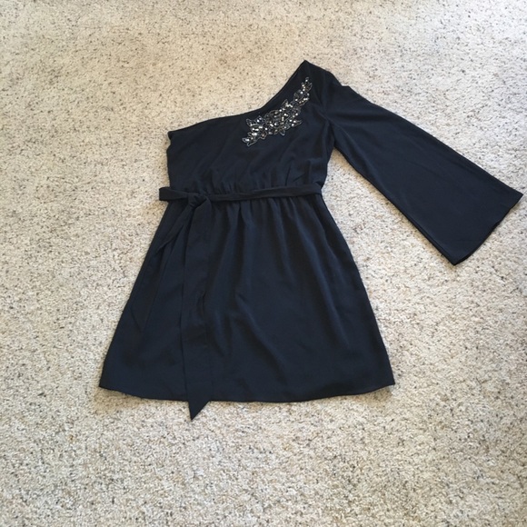 Dresses & Skirts - Black one shoulder flowy dress