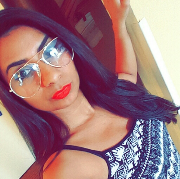 Meet your Posher, Arooj - Picture 2 of 2