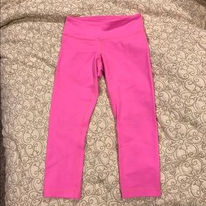 Lululemon bright pink wunder under crop size 4