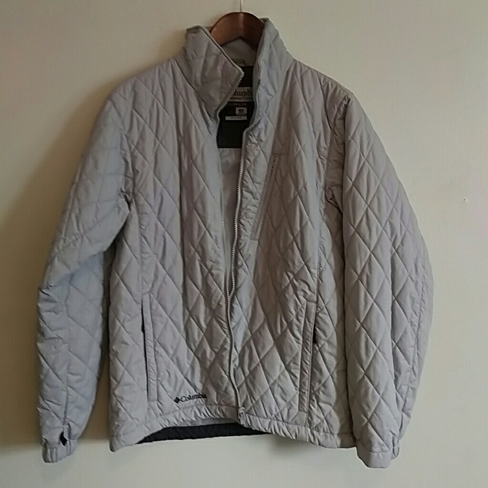 Grey puffy coat with diamond stitch