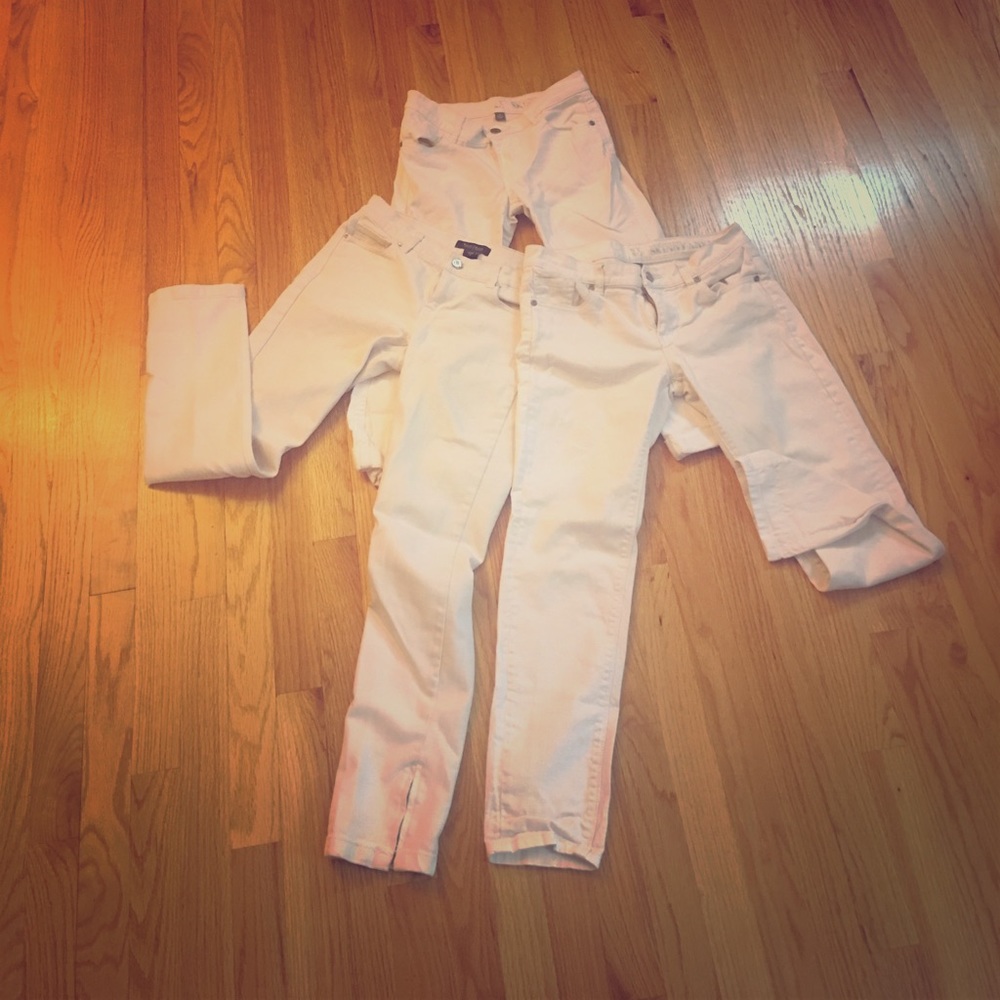 A bundle of white jeans! Think 💭 Spring 💐🌺🌸🌷