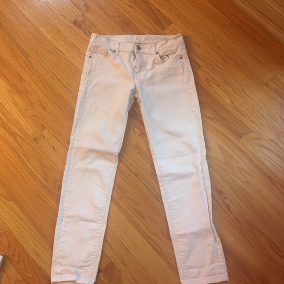 A bundle of white jeans! Think π Spring ππΊπΈπ· - Picture 2 of 4