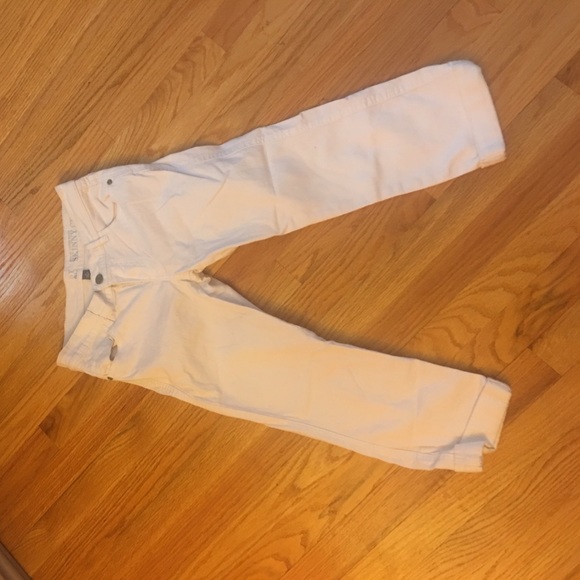 A bundle of white jeans! Think π Spring ππΊπΈπ· - Picture 3 of 4