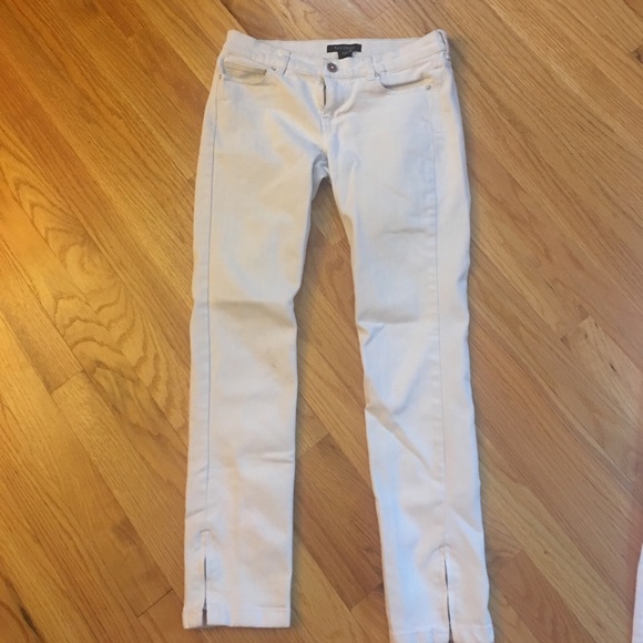 A bundle of white jeans! Think π Spring ππΊπΈπ· - Picture 4 of 4