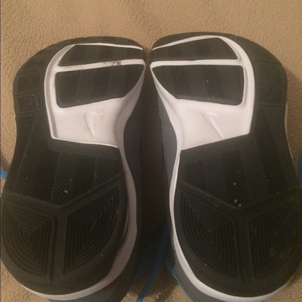 Nike Sneakers - Picture 2 of 4